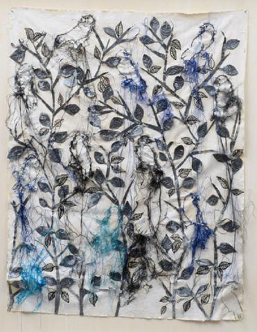 Primarosa Cesarini Sforza. Uccelli, acrilico, fili di seta e piombo su tela, cm. 82x100